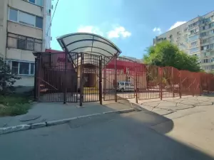 Фотография Спортивная школа олимпийского резерва по прыжкам на батуте № 3 0